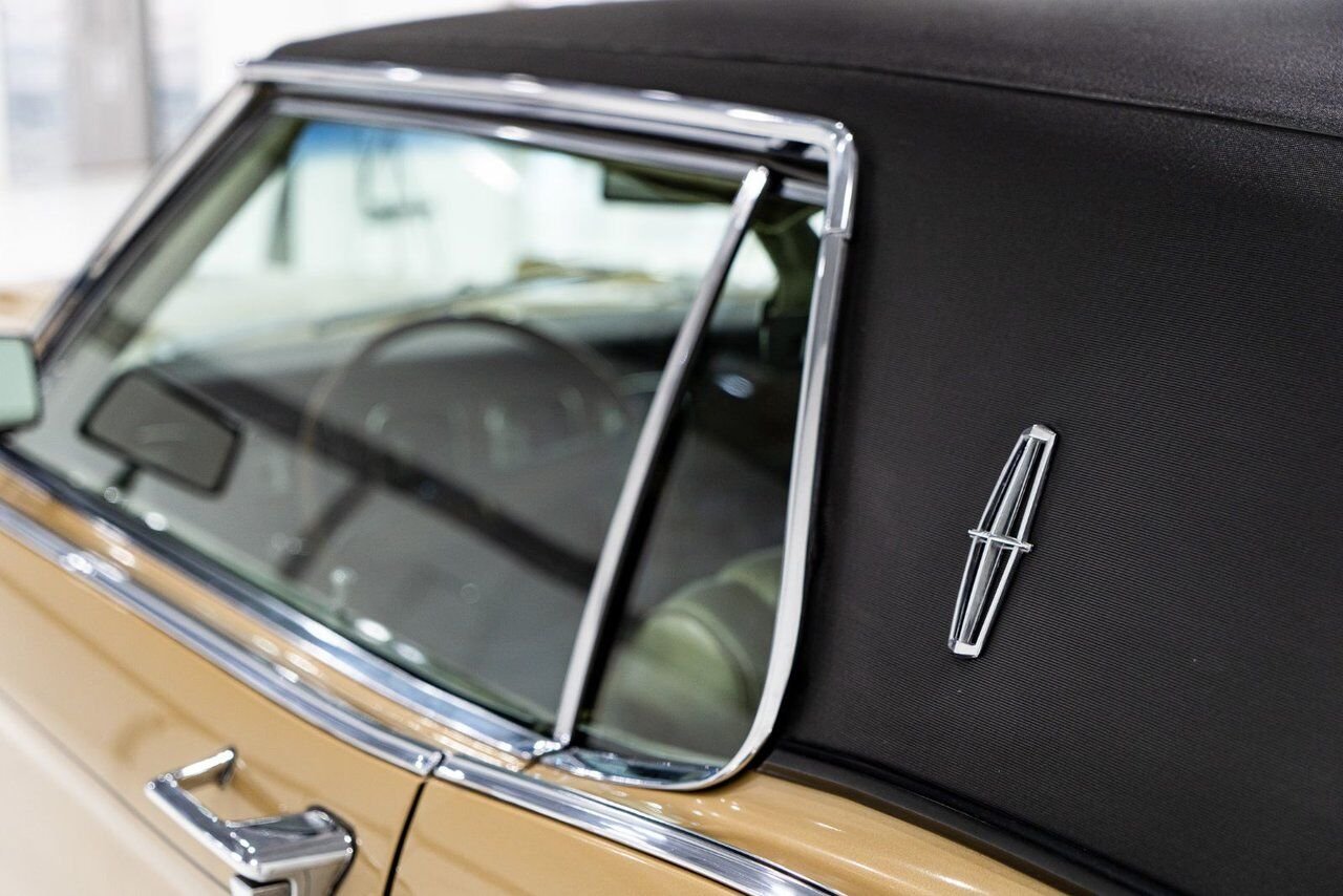 1969 Lincoln Continental Only 687 miles from new. Unrestored example **PRICE IN USD** Gold Montreal - photo #34