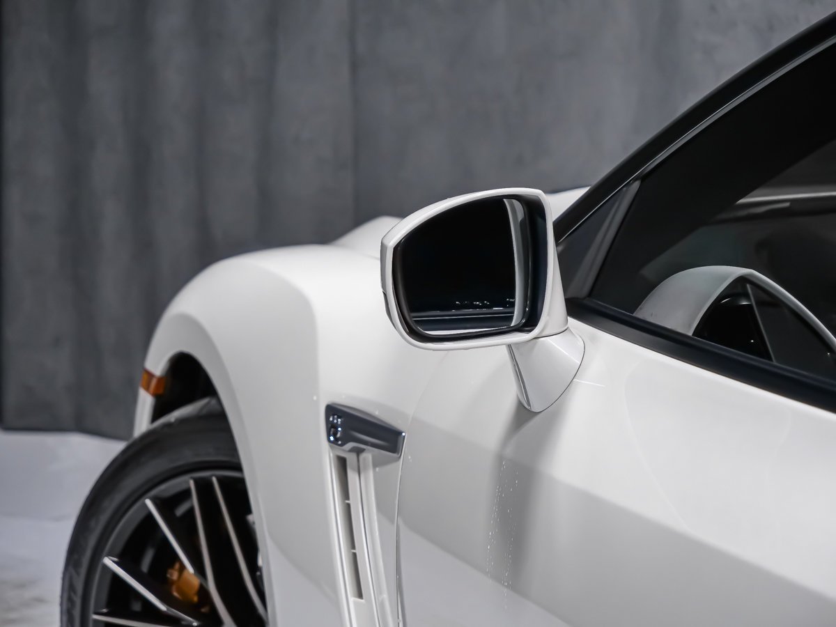 2023 Nissan GT-R PREMIUM White Montreal - photo #16