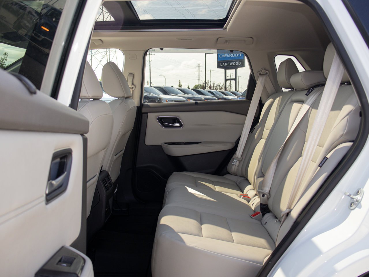 2021 Nissan Rogue AWD SV White Sherwood Park - photo #32