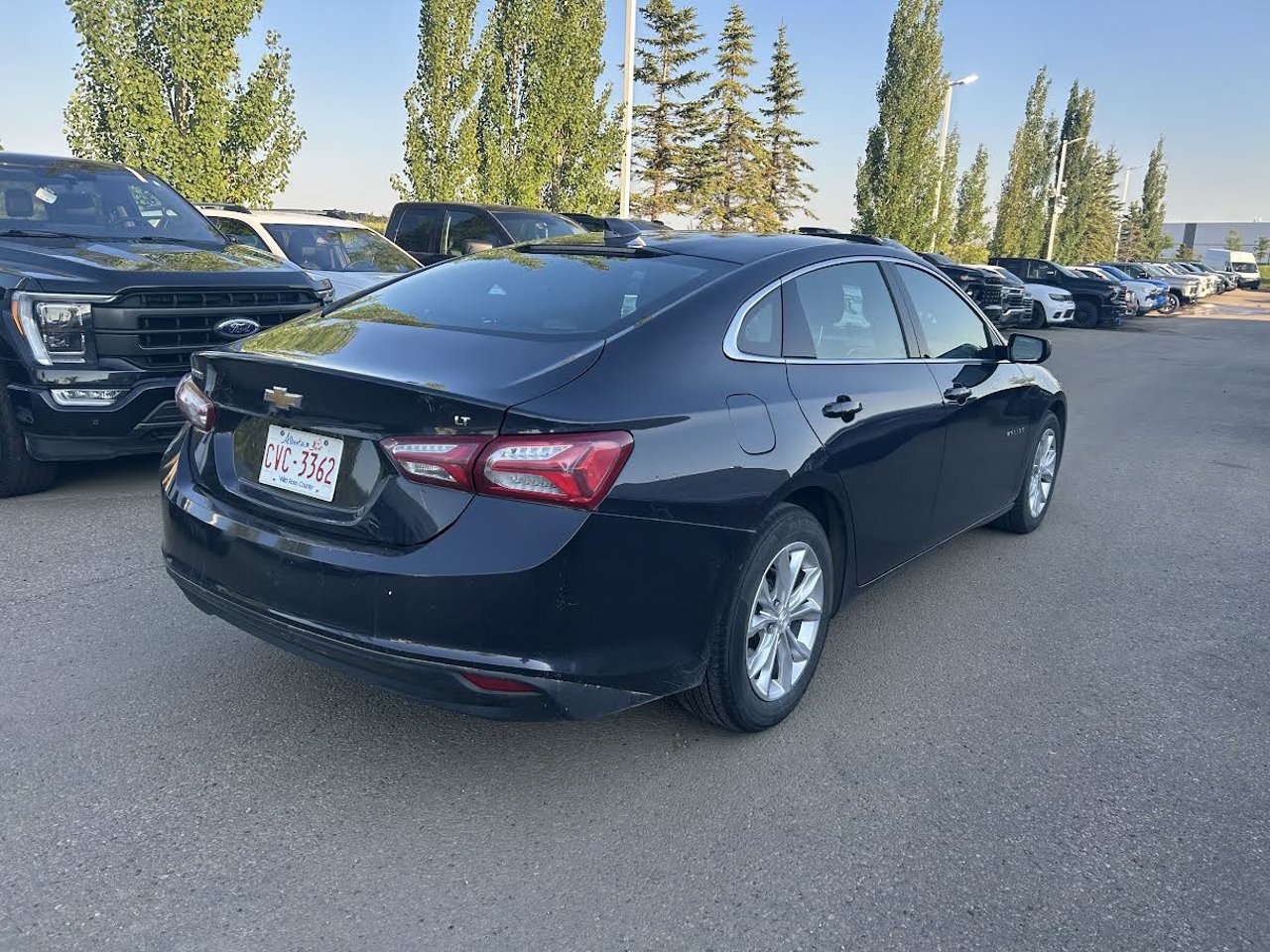 2022 Chevrolet Malibu 4dr Sdn LT Grey Sherwood Park - photo #3