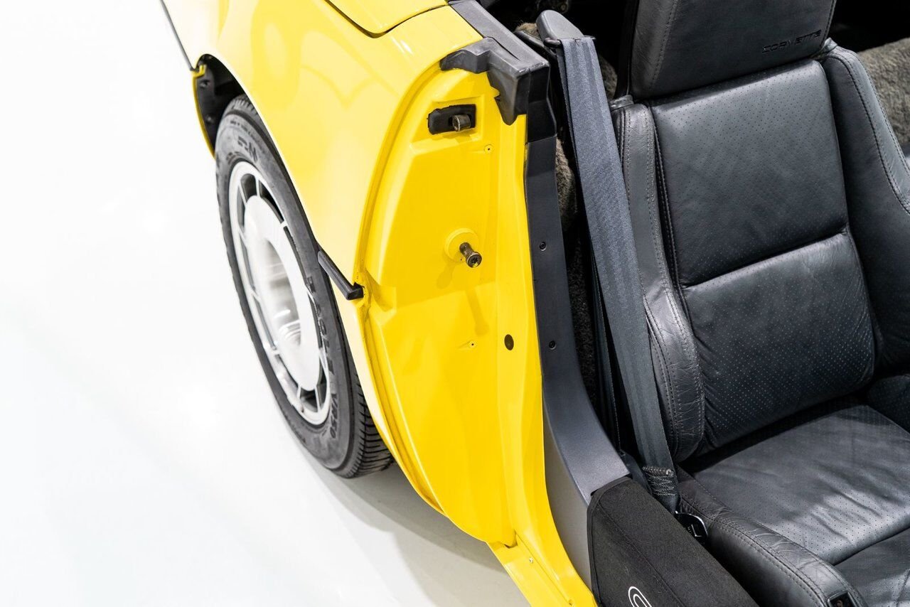 1986 Chevrolet Corvette Pace Car livery with only 17,380km (10,800miles) Yellow Montreal - photo #101