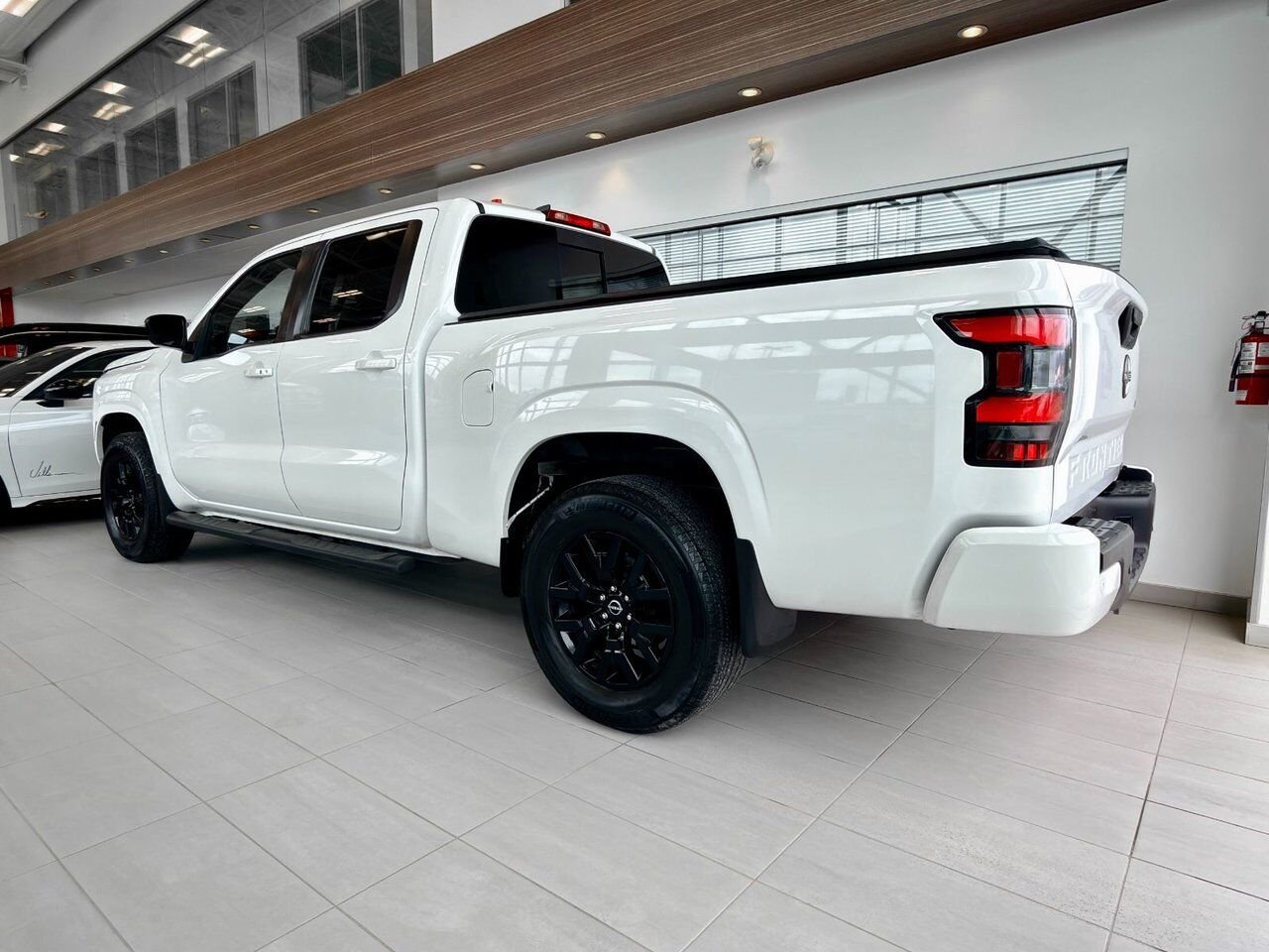 2023 Nissan Frontier White Notre-Dame-des-Prairies - photo #5