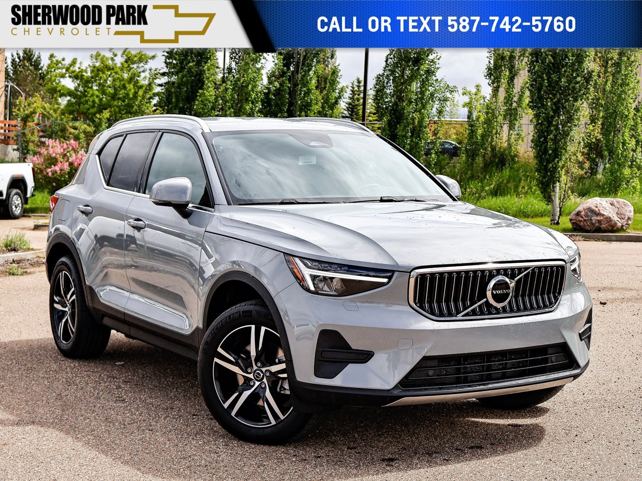 2025 Volvo XC40 B5 AWD Core Bright Theme Grey Sherwood Park - photo #0