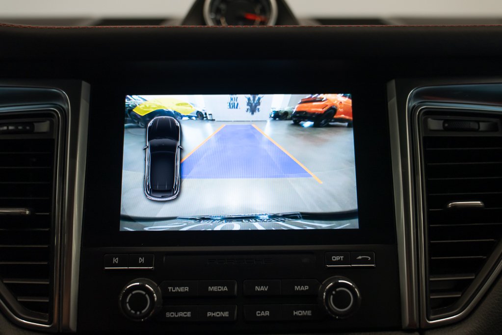 2018 Porsche Macan Sport \\ LOW KM Black Kirkland - photo #11