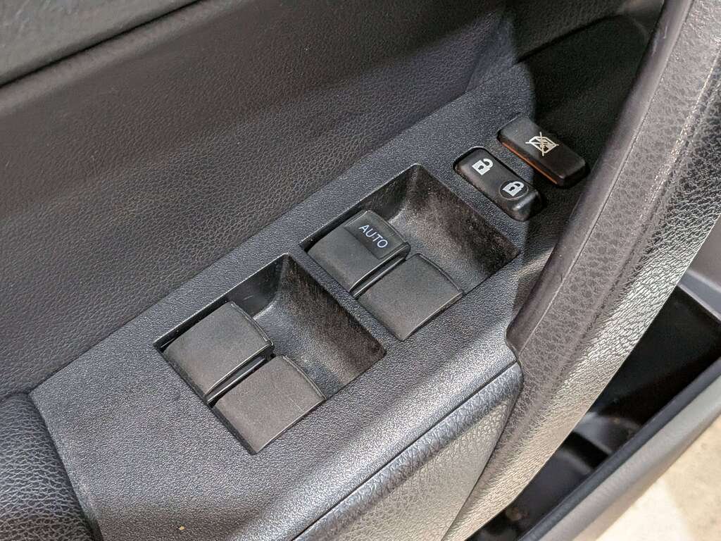 2017 Toyota Corolla 4dr Sdn CVT CE White Val-David - photo #31