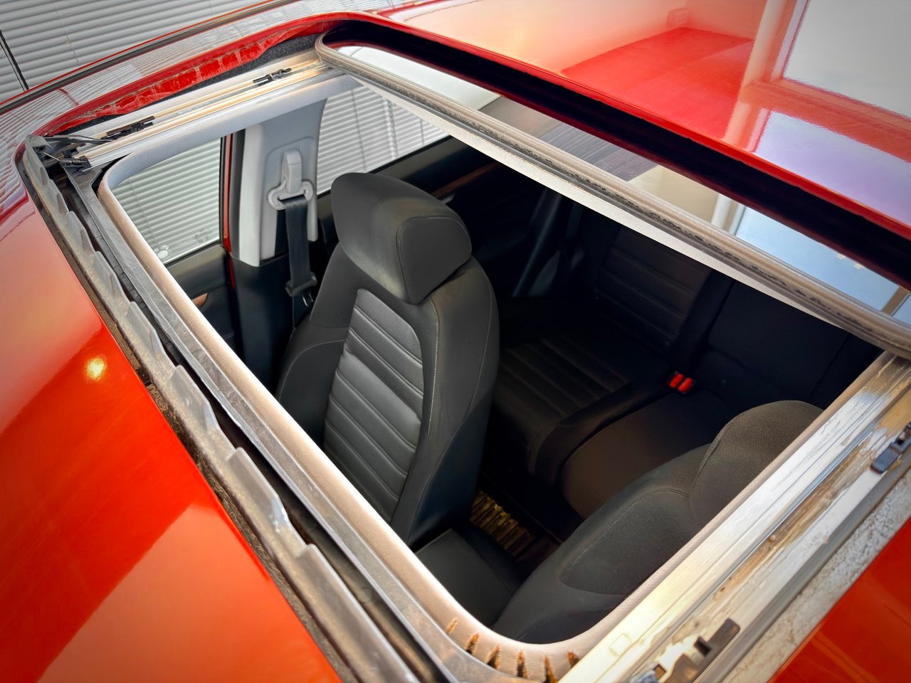 2017 Honda CR-V Red Notre-Dame-des-Prairies - photo #13