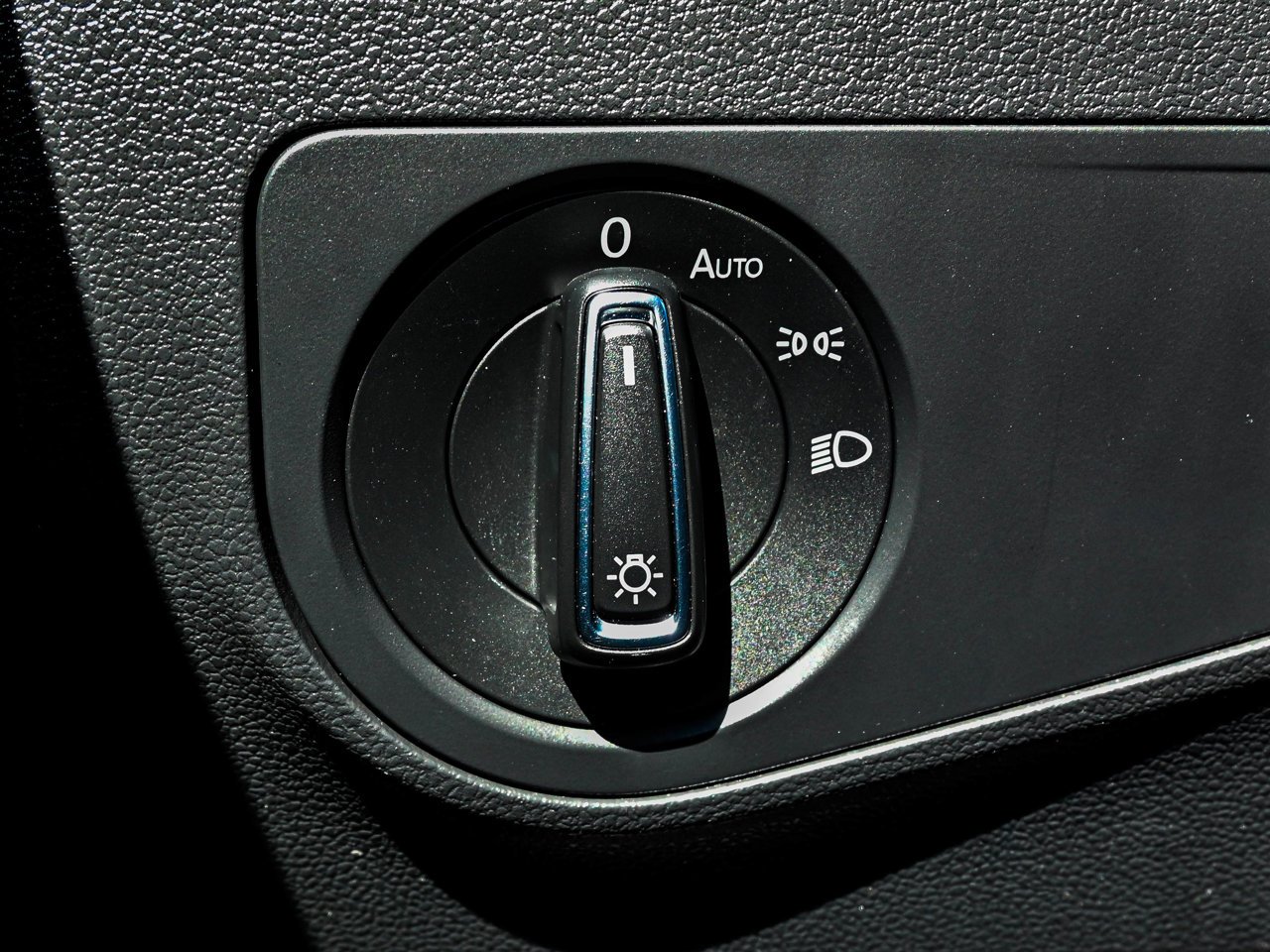 2024 Volkswagen Tiguan Comfortline R-Line Black Edition 4MOTION Red Sherwood Park - photo #18