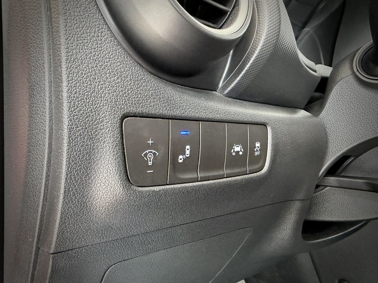 2019 Hyundai Kona Red Notre-Dame-des-Prairies - photo #19
