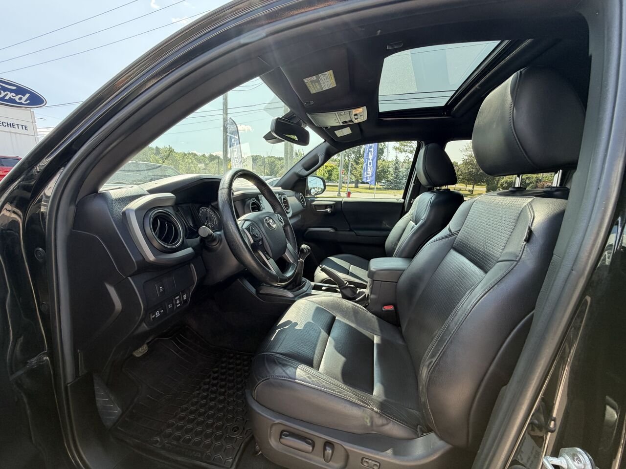 TOYOTA TACOMA 2023 Noir Montmagny - photo #9