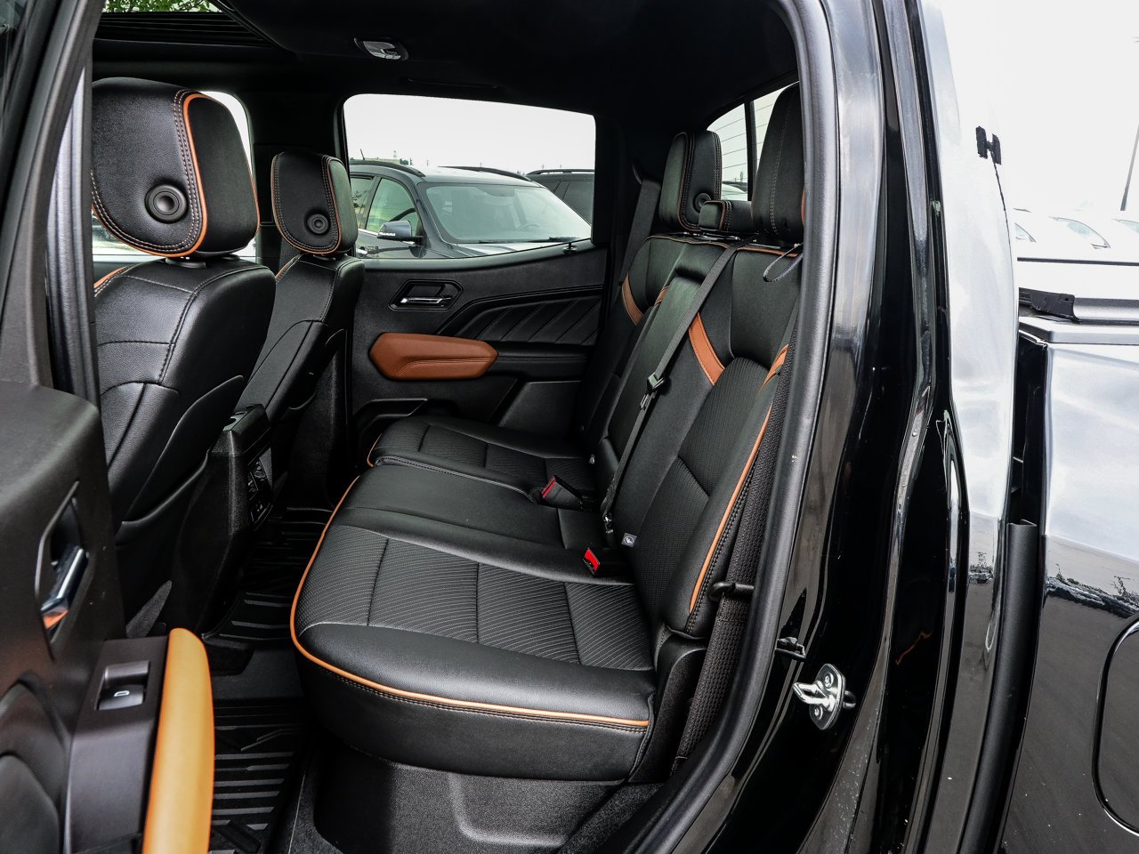 2025 GMC Canyon 4WD Crew Cab AT4 Black Sherwood Park - photo #33