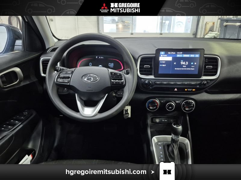 2023 Hyundai Venue Black Blainville - photo #17