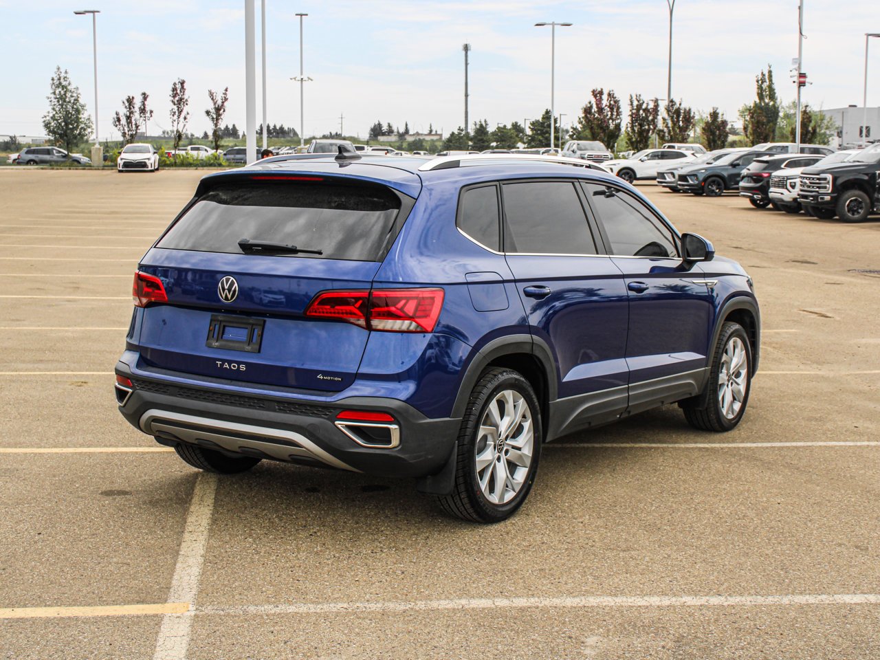2022 Volkswagen Taos Comfortline 4MOTION Blue Sherwood Park - photo #8
