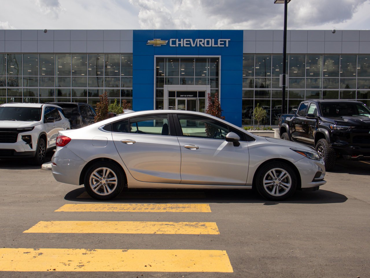 2017 Chevrolet Cruze 4dr Sdn 1.4L LT w/1SC Grey Sherwood Park - photo #11