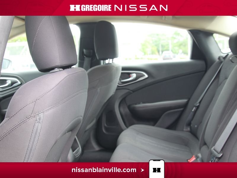 2015 Chrysler 200 White Laval - photo #21