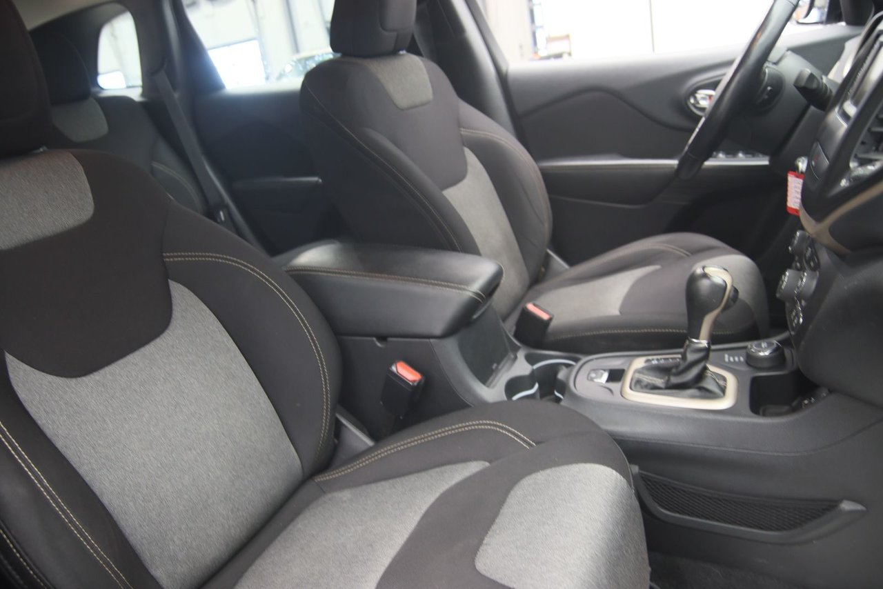 2015 Jeep Cherokee VIN 1C4PJMAS2FW729092 Grey Chicoutimi - photo #14