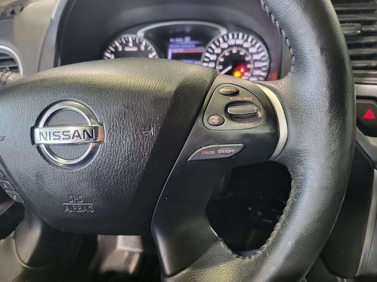 2018 Nissan Pathfinder Black  - photo #21