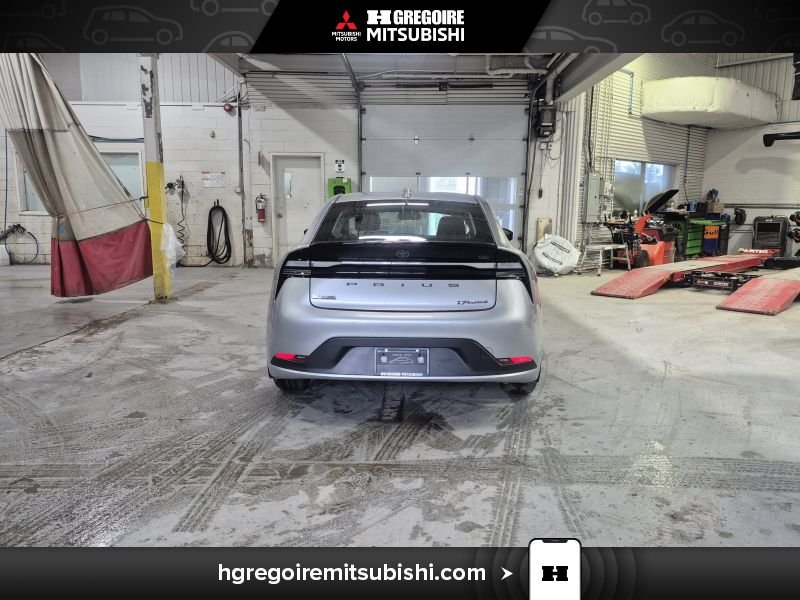 2024 Toyota Prius Silver Blainville - photo #7
