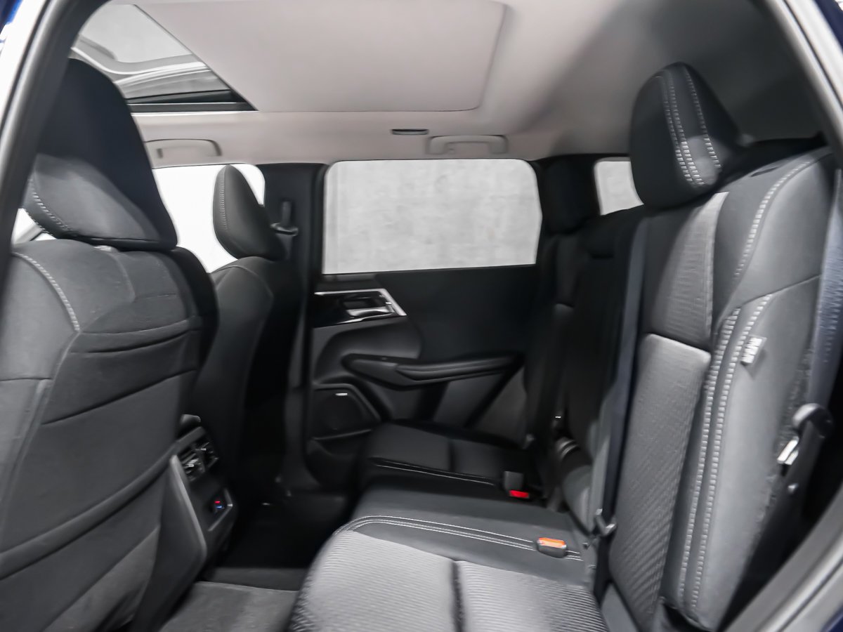 2026 Mitsubishi Outlander SE Cosmic Blue Montreal - photo #12