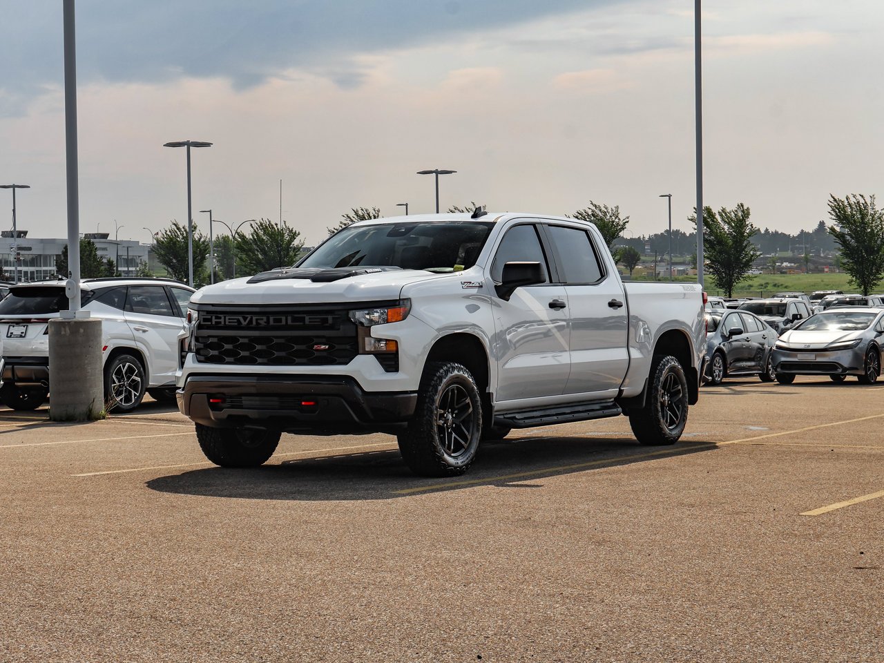 2024 Chevrolet Silverado 1500 4WD Crew Cab 147 Custom Trail Boss White Sherwood Park - photo #3