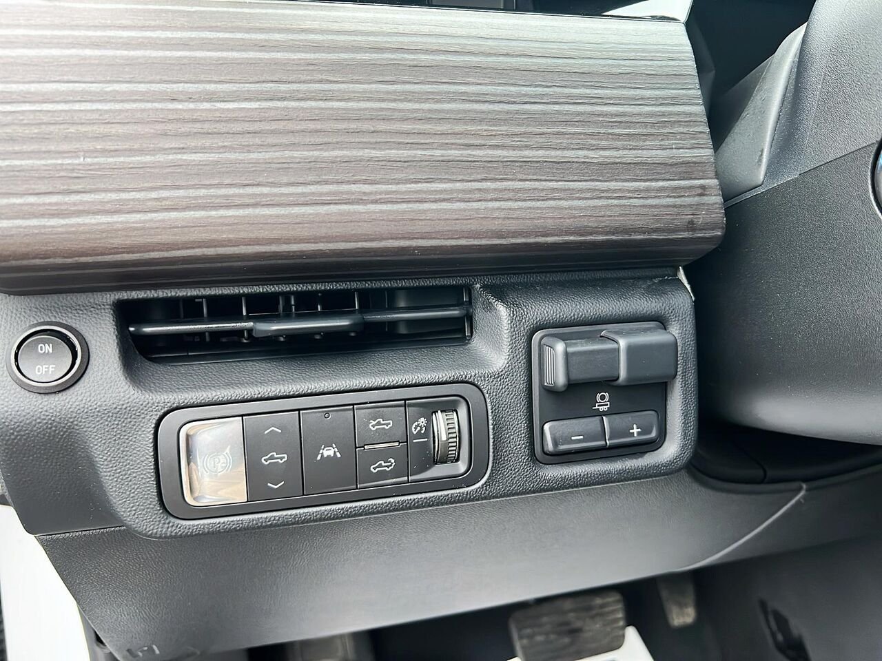 2025 GMC Sierra EV DENALI White Québec - photo #15