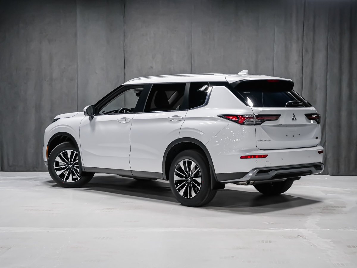 Mitsubishi Outlander LE 2026 Blanc diamant Montréal - photo #3