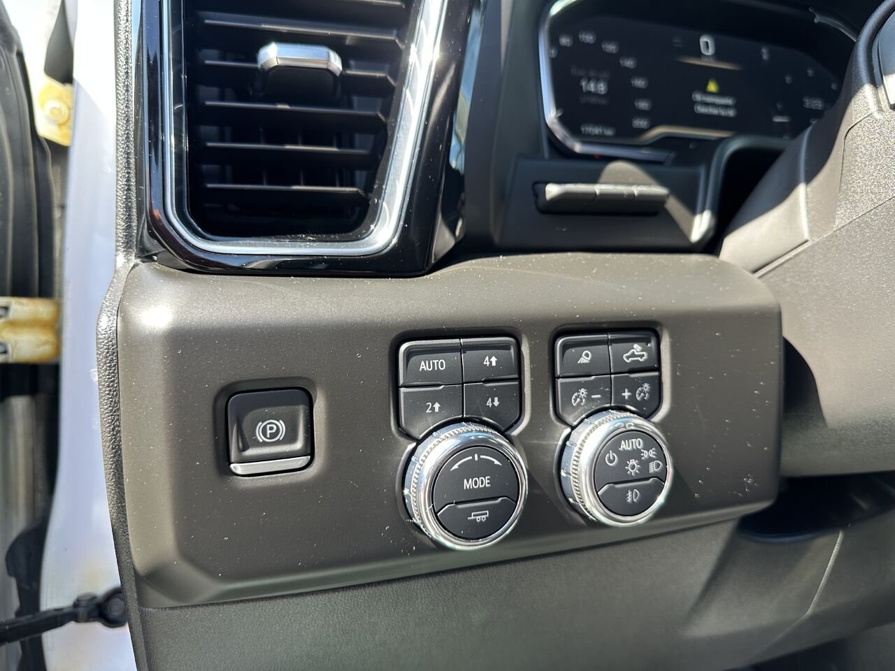2025 GMC SIERRA K1500 DENALI Denali cabine multiplace 4RM 157 po White Gatineau - photo #5