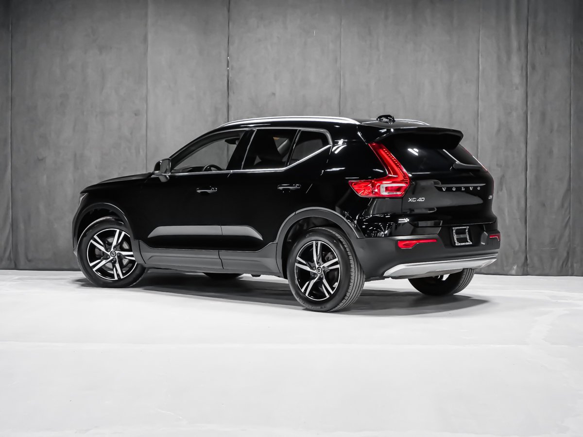 Volvo XC40 B5 PLUS DARK 2023 Noir Montréal - photo #3