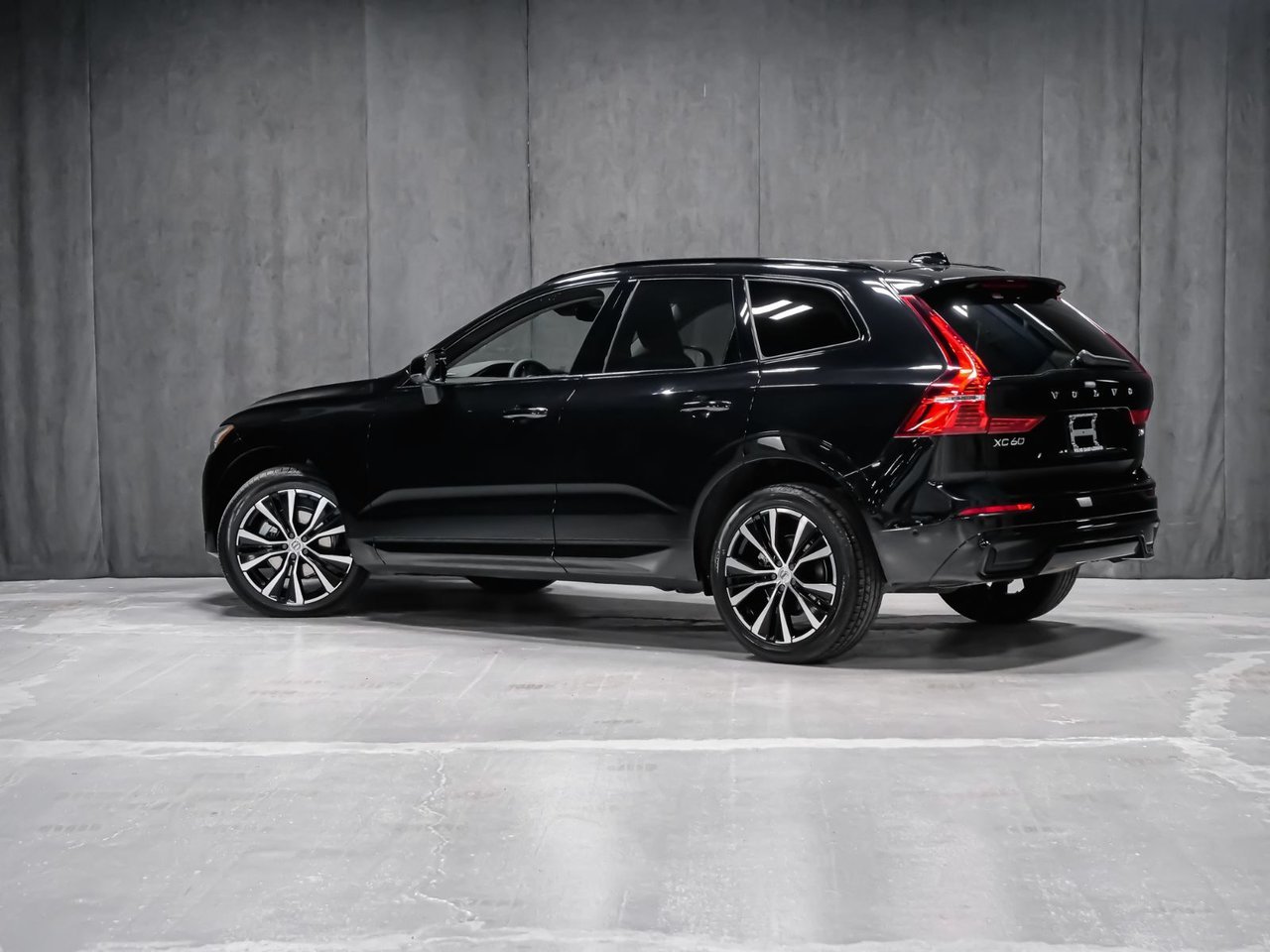 Volvo XC60 B5 PLUS DARK CLIMATE 2025 Noir Montréal - photo #3