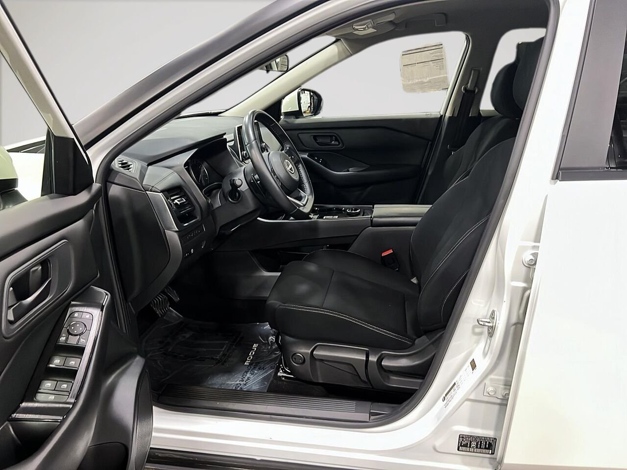 2024 Nissan Rogue S White Québec - photo #8