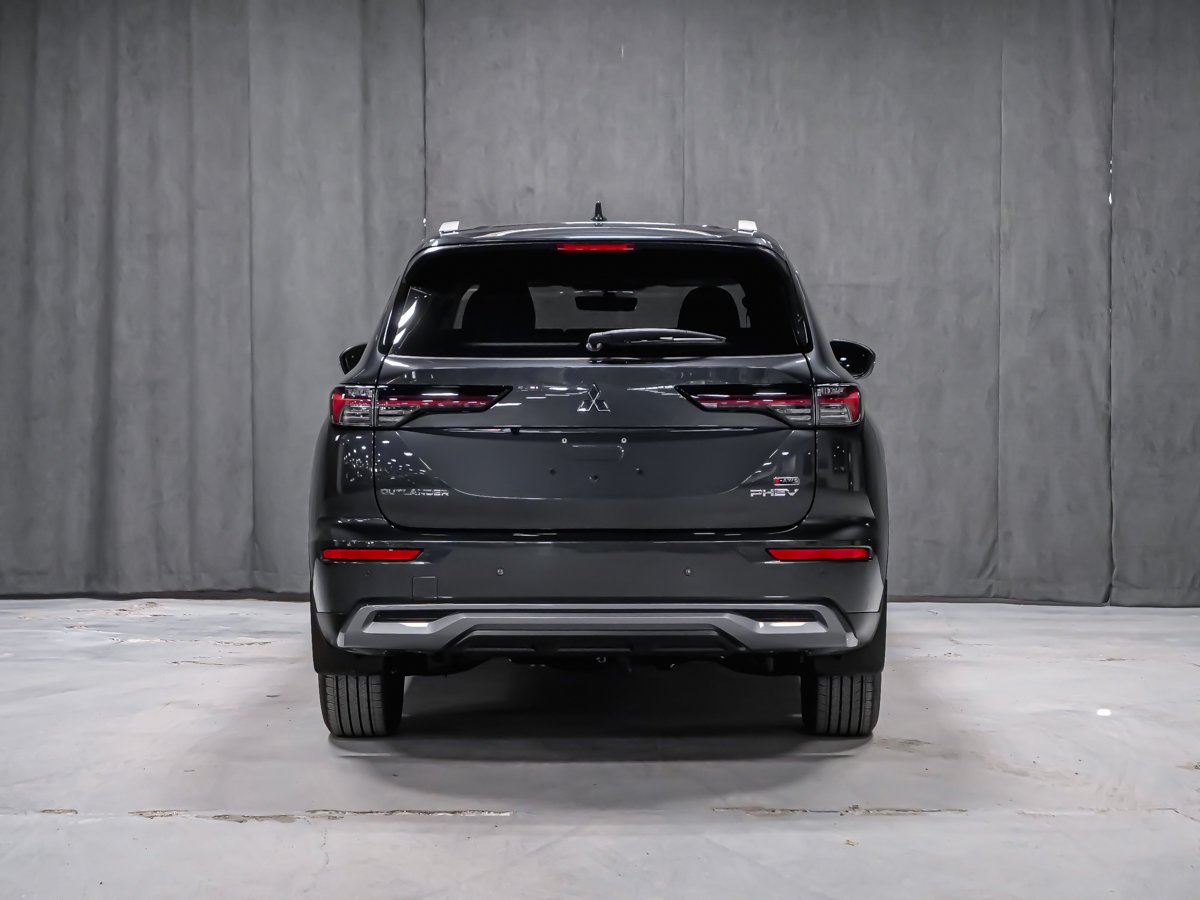 2026 Mitsubishi Outlander Plug-In Hybrid LE Graphite Grey Metallic Montreal - photo #4