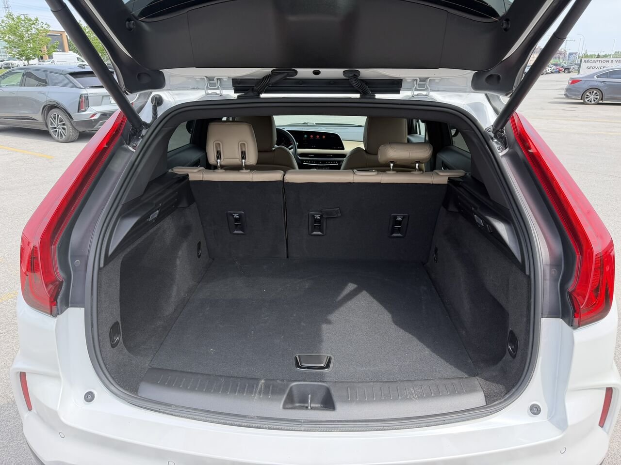 2024 Cadillac XT4 LURURY AWD FINANCEMENT À PARTIR DE 3.99% White Laval - photo #14