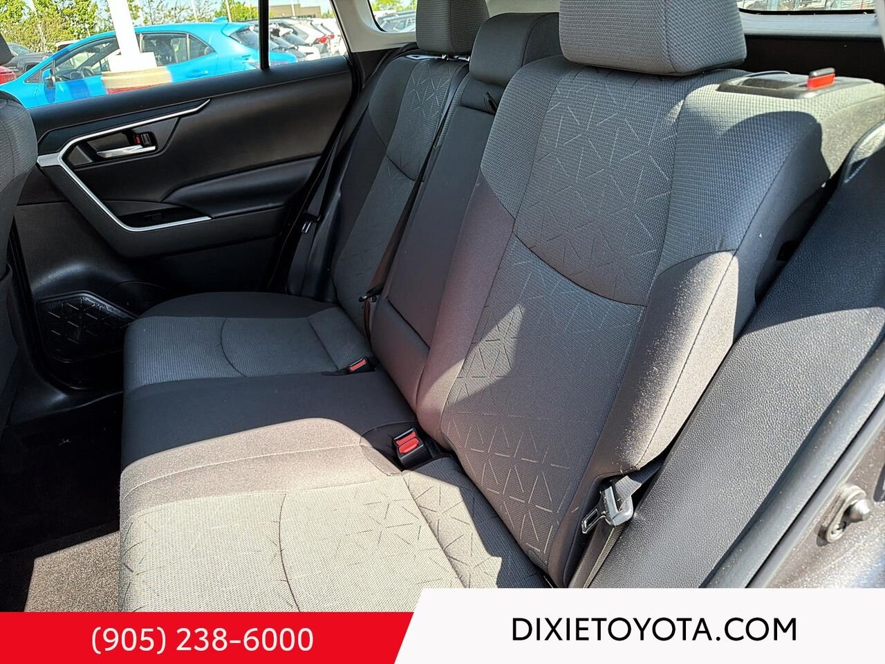 2023 Toyota RAV4 XLE AWD / HEATED SEATS / MOONROOF / ALLOY WHEELS / CARPLAY AND ANDROID AUTO Magnetic Grey Metallic Mississauga - photo #19