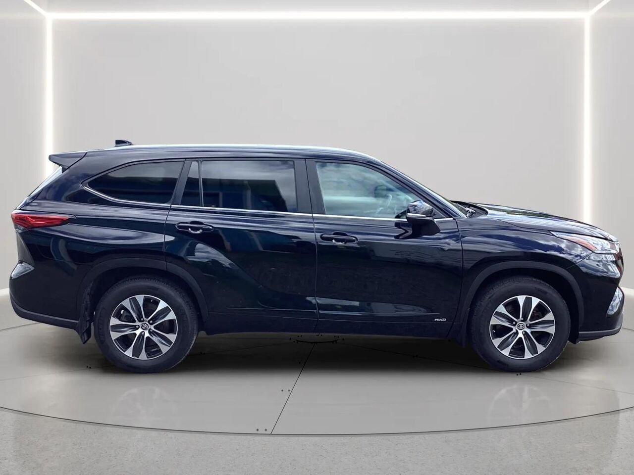 2023 Toyota Highlander XLE AWD Black Gatineau - photo #5
