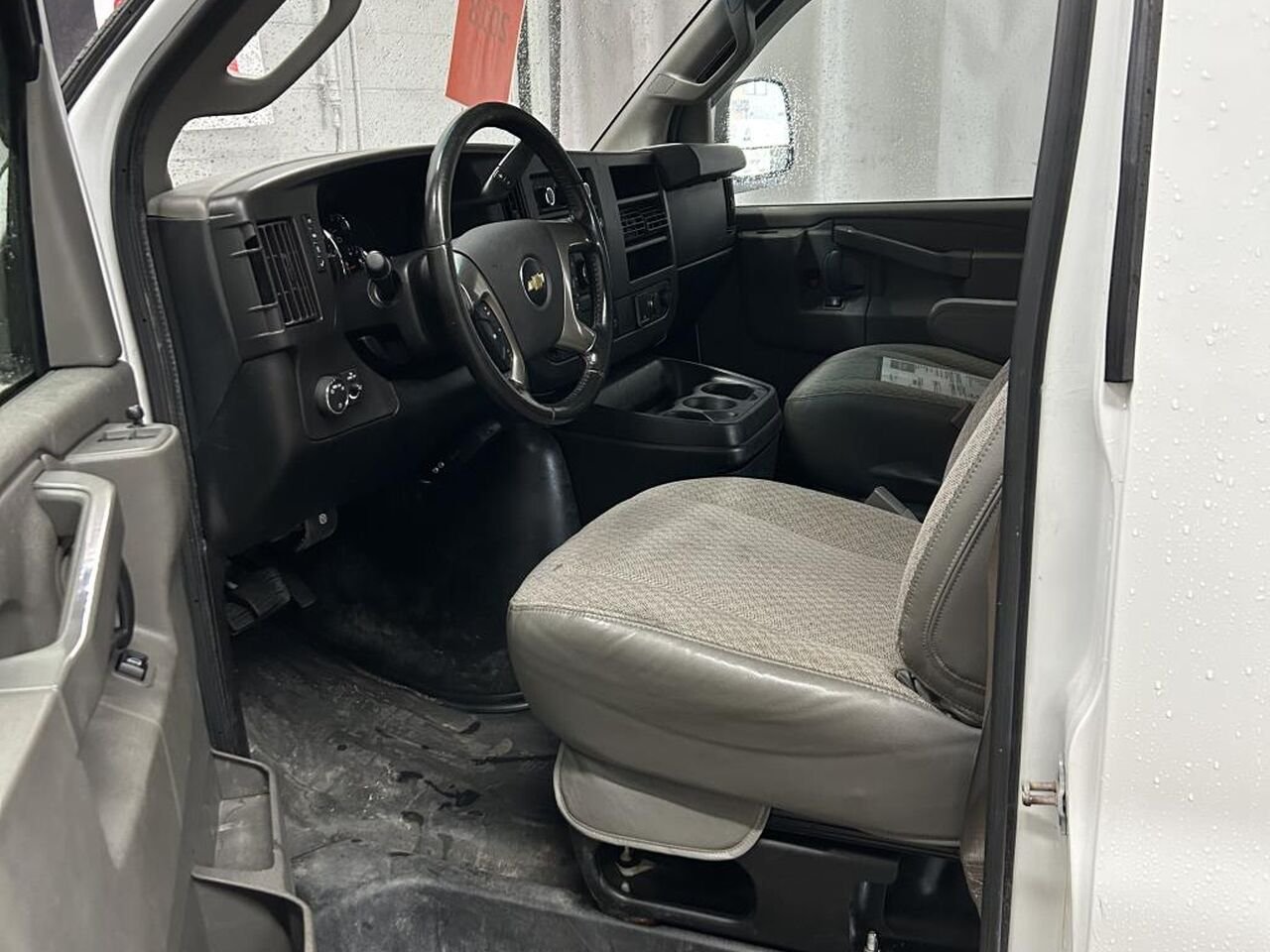 2018 CHEVROLET FOURGONNETTE UTILITAIRE LONGUE EXPRESS Traction arrière 2500 155 po White Rivière-du-Loup - photo #15