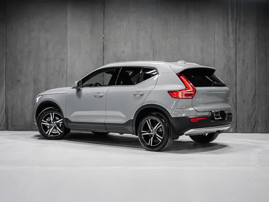 2025 Volvo XC40 B5 CORE BRIGHT CLIMATE Grey