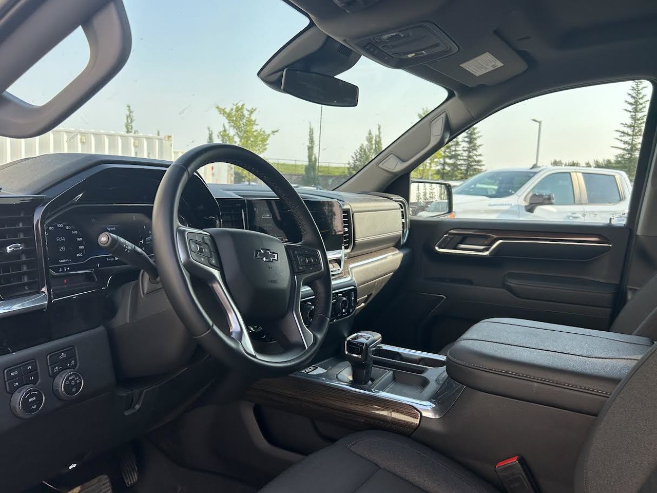 2023 Chevrolet Silverado 1500 4WD Crew Cab 147 RST Black Sherwood Park - photo #5