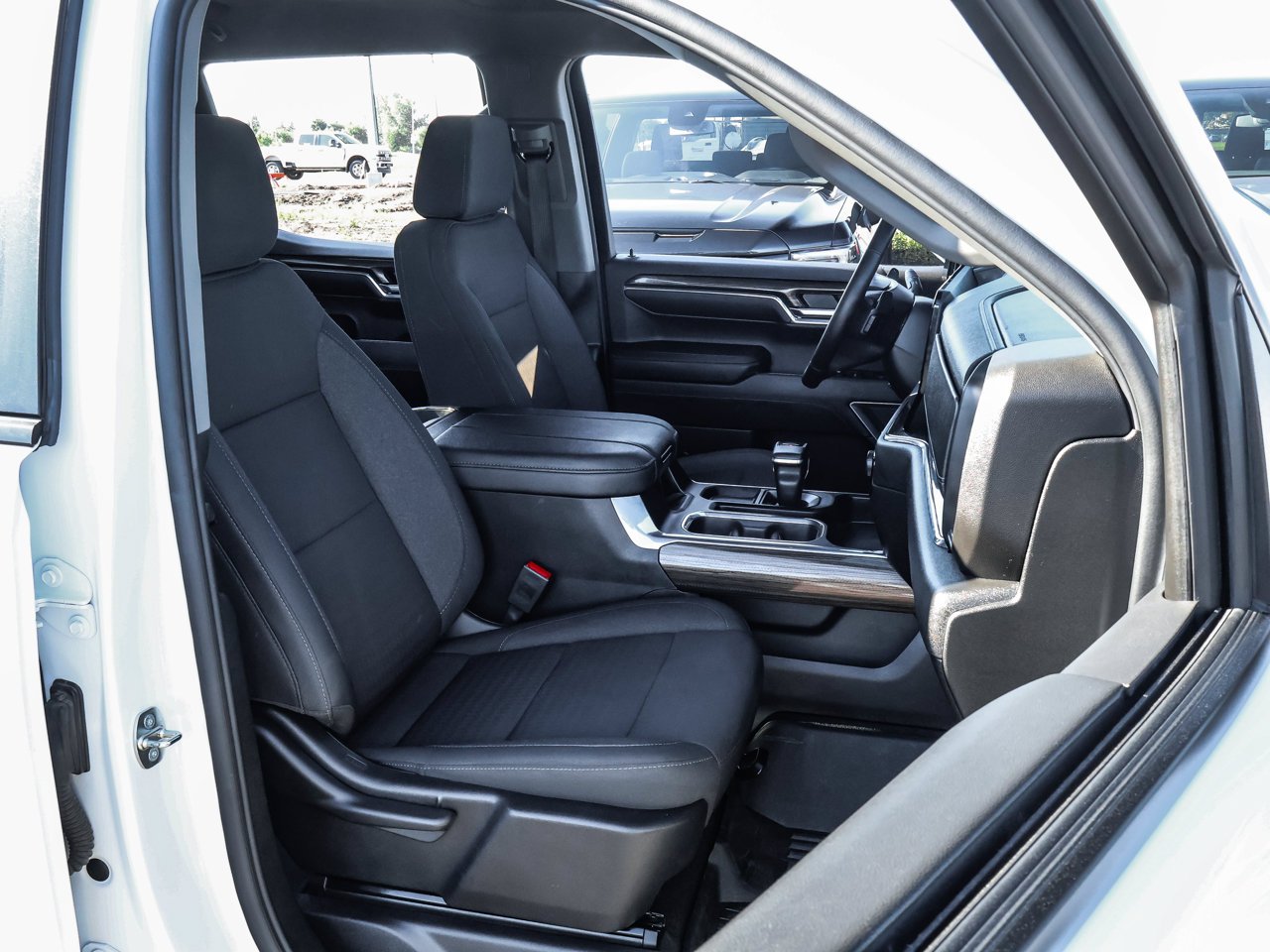 2024 Chevrolet Silverado 1500 4WD Crew Cab 147 RST White Sherwood Park - photo #14