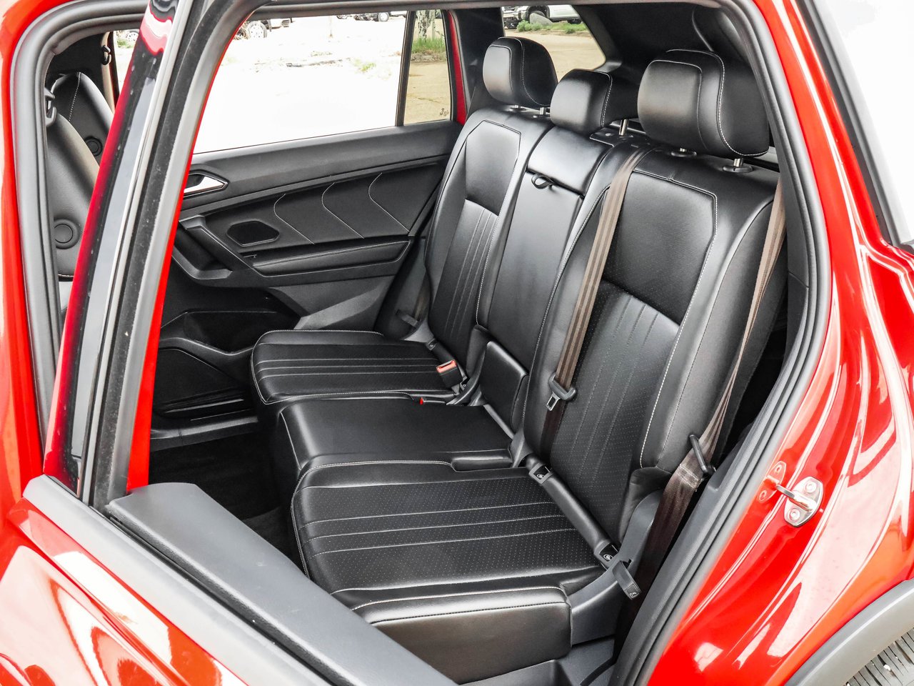 2024 Volkswagen Tiguan Comfortline R-Line Black Edition 4MOTION Red Sherwood Park - photo #15