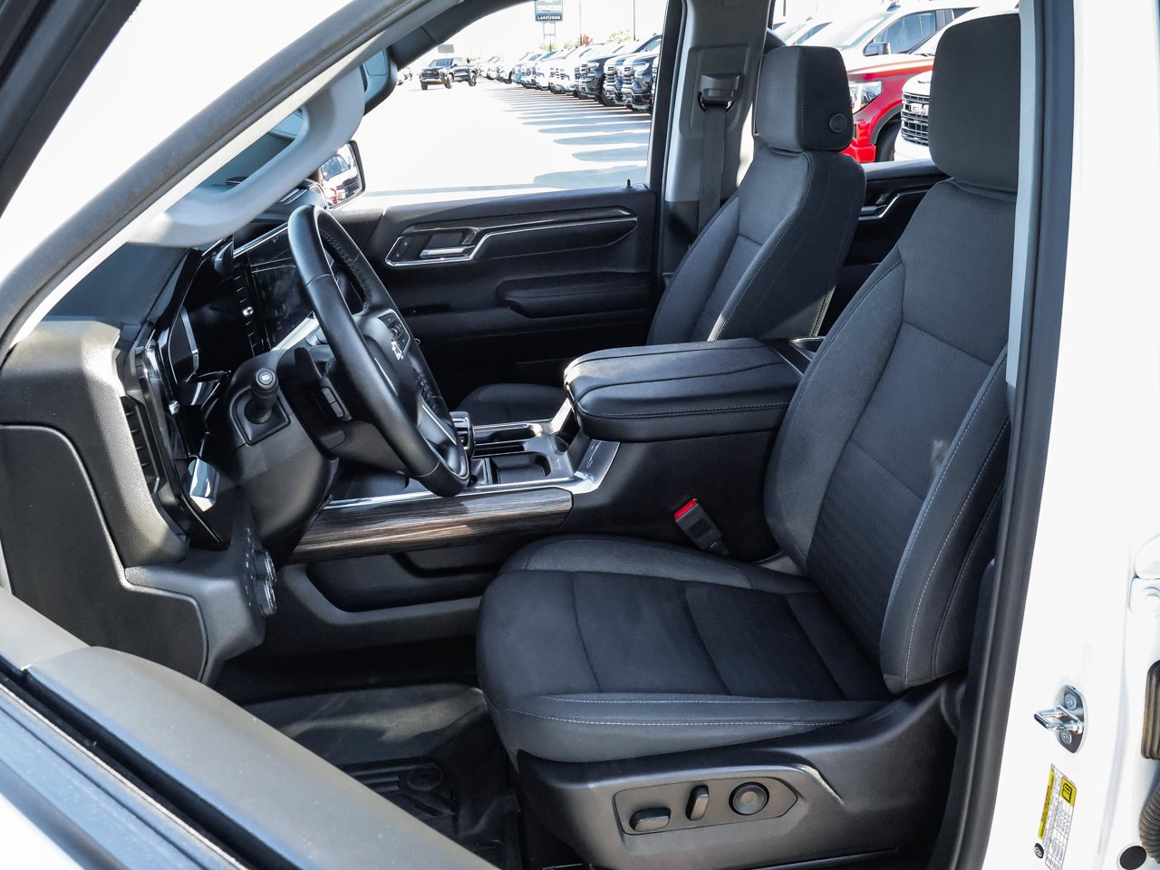 2024 Chevrolet Silverado 1500 4WD Crew Cab 147 RST White Sherwood Park - photo #13