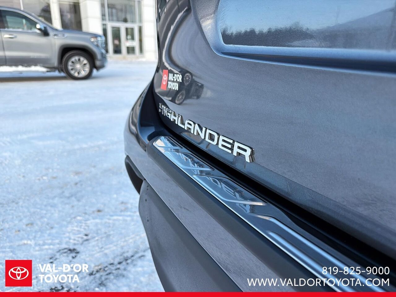 Toyota Highlander LE AWD LE AWD 2024 Gris magnétique métallisé Val-d'Or - photo #6