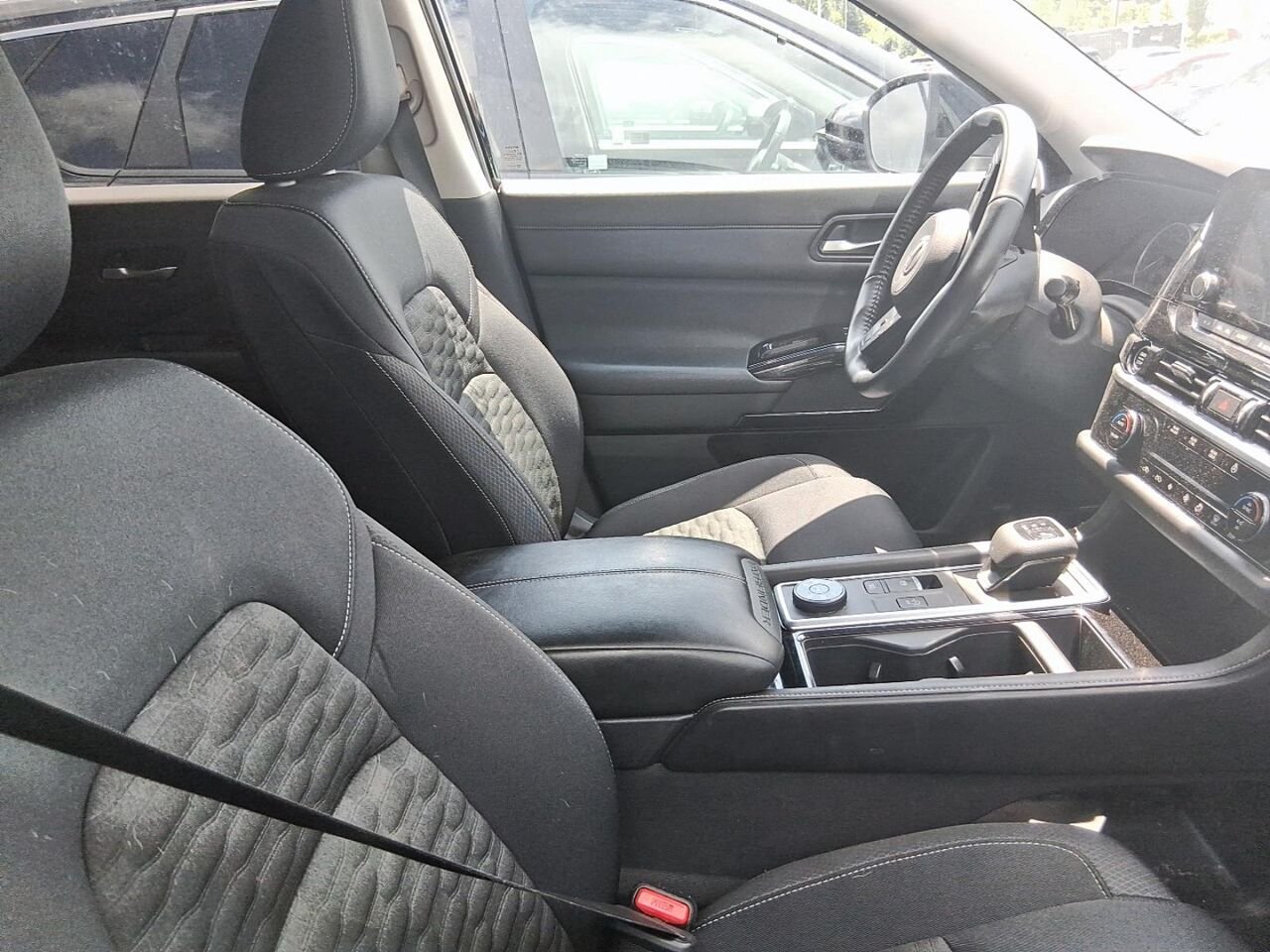 2022 Nissan Pathfinder S Black Québec - photo #2