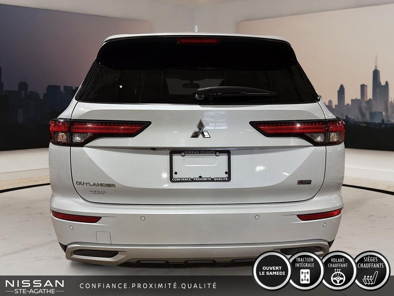 Mitsubishi Outlander 2023 Argent Saint-Jérôme - photo #3