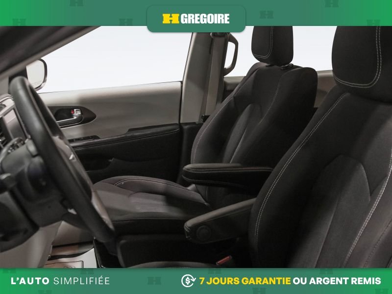 Chrysler Grand Caravan 2021 Noir Saint-Eustache - photo #13