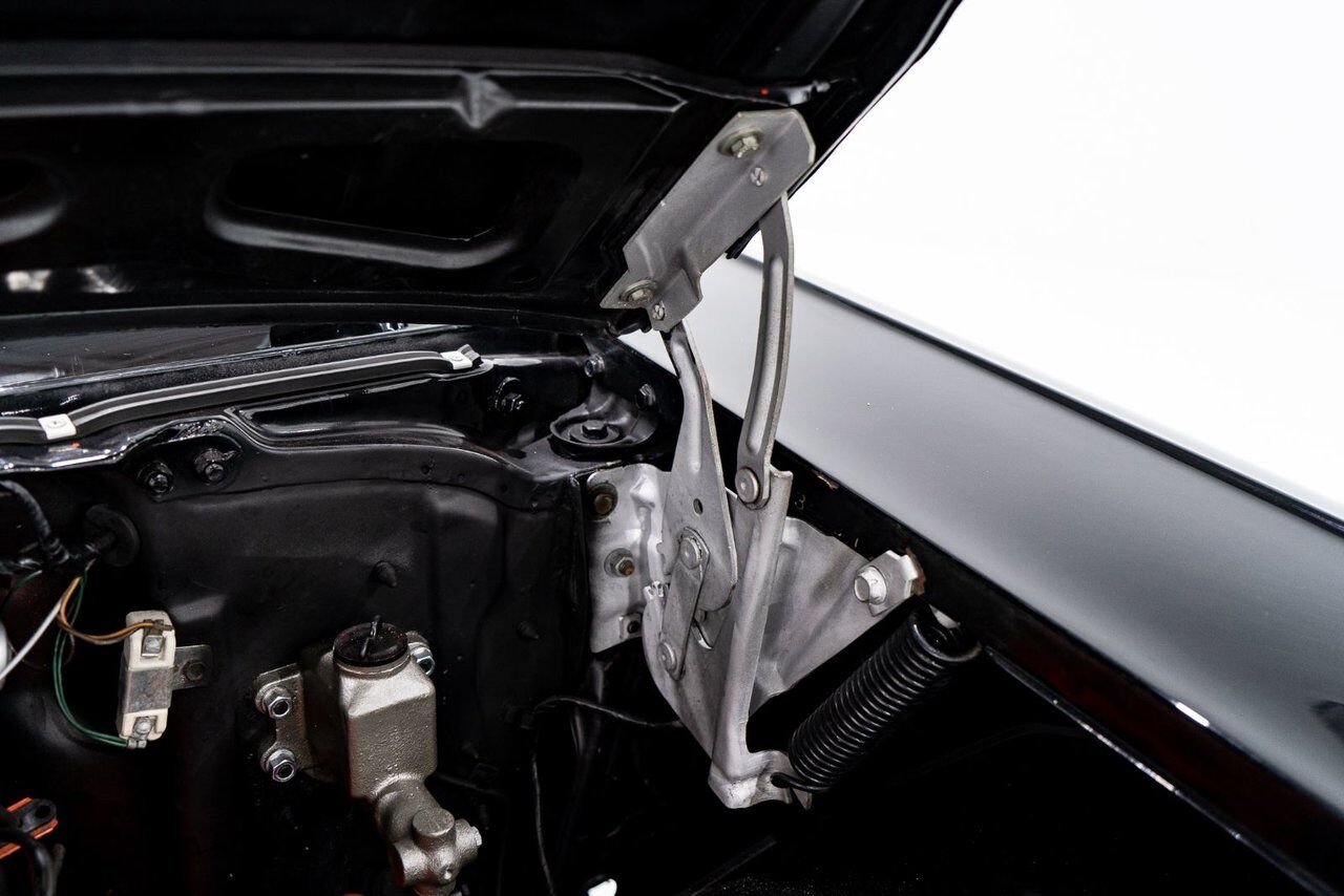 Chevrolet Bel Air Beautifully presented. Restored in desirable color combo | PRIX EN USD 1957 Noir Montréal - photo #83