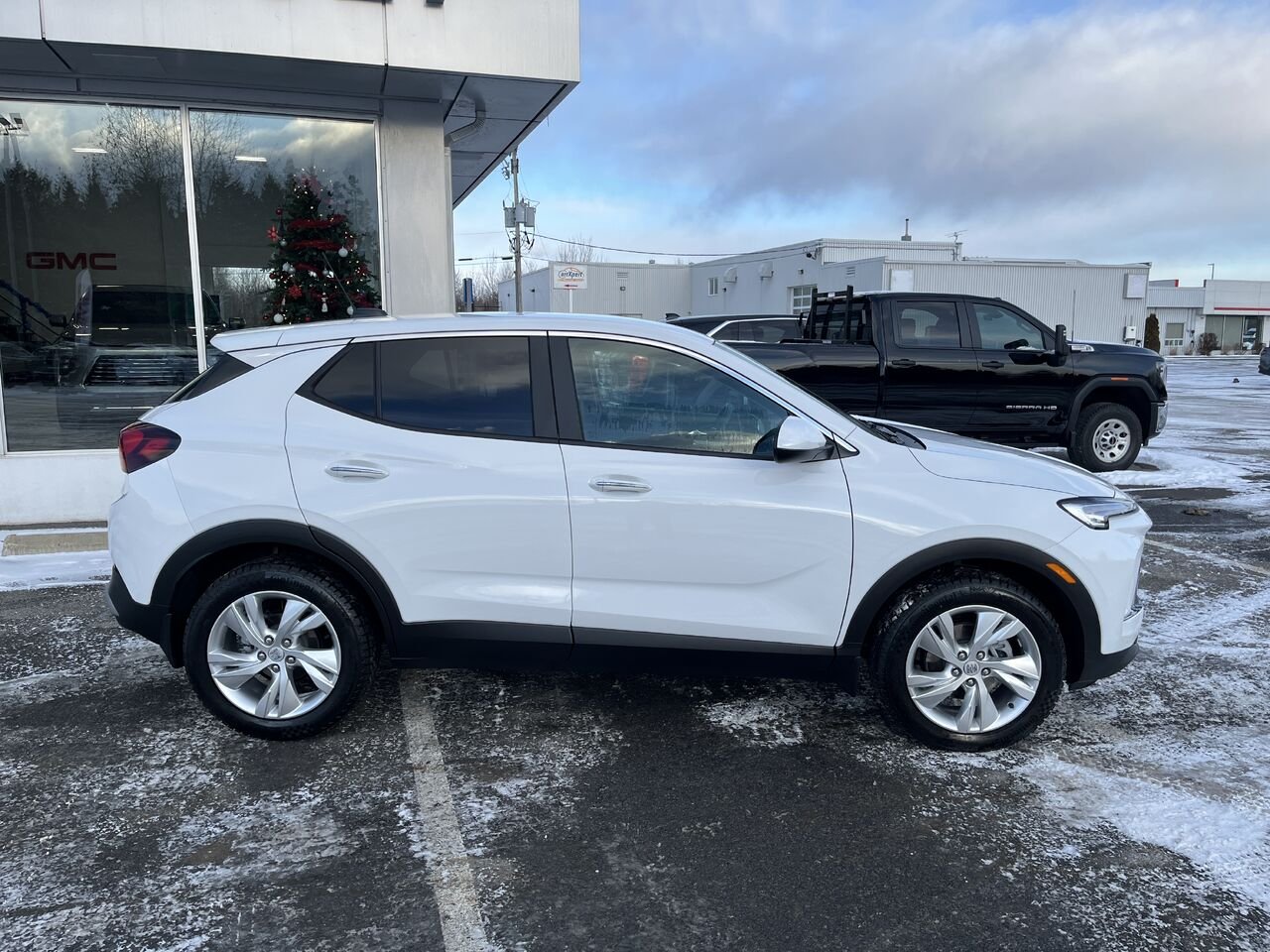 BUICK Encore GX Privilégiée 4 portes TA 2026 BLANC SOMMET Montmagny - photo #1