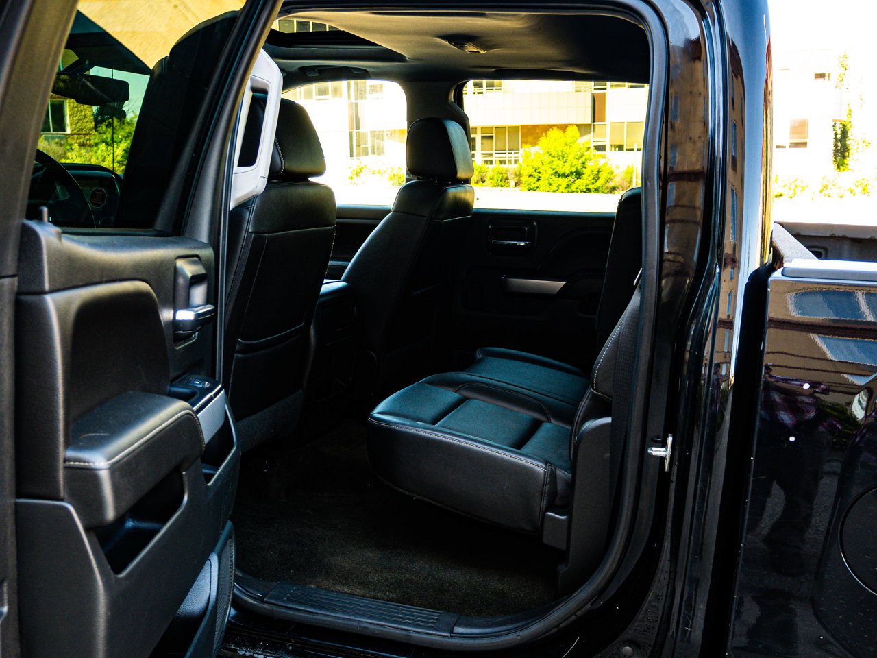 2018 Chevrolet Silverado 1500 4WD Crew Cab 143.5 LTZ w/2LZ Black Sherwood Park - photo #27