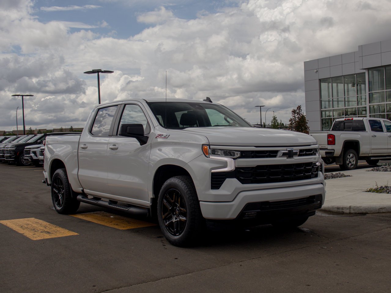 2024 Chevrolet Silverado 1500 4WD Crew Cab 147 RST White Sherwood Park - photo #13