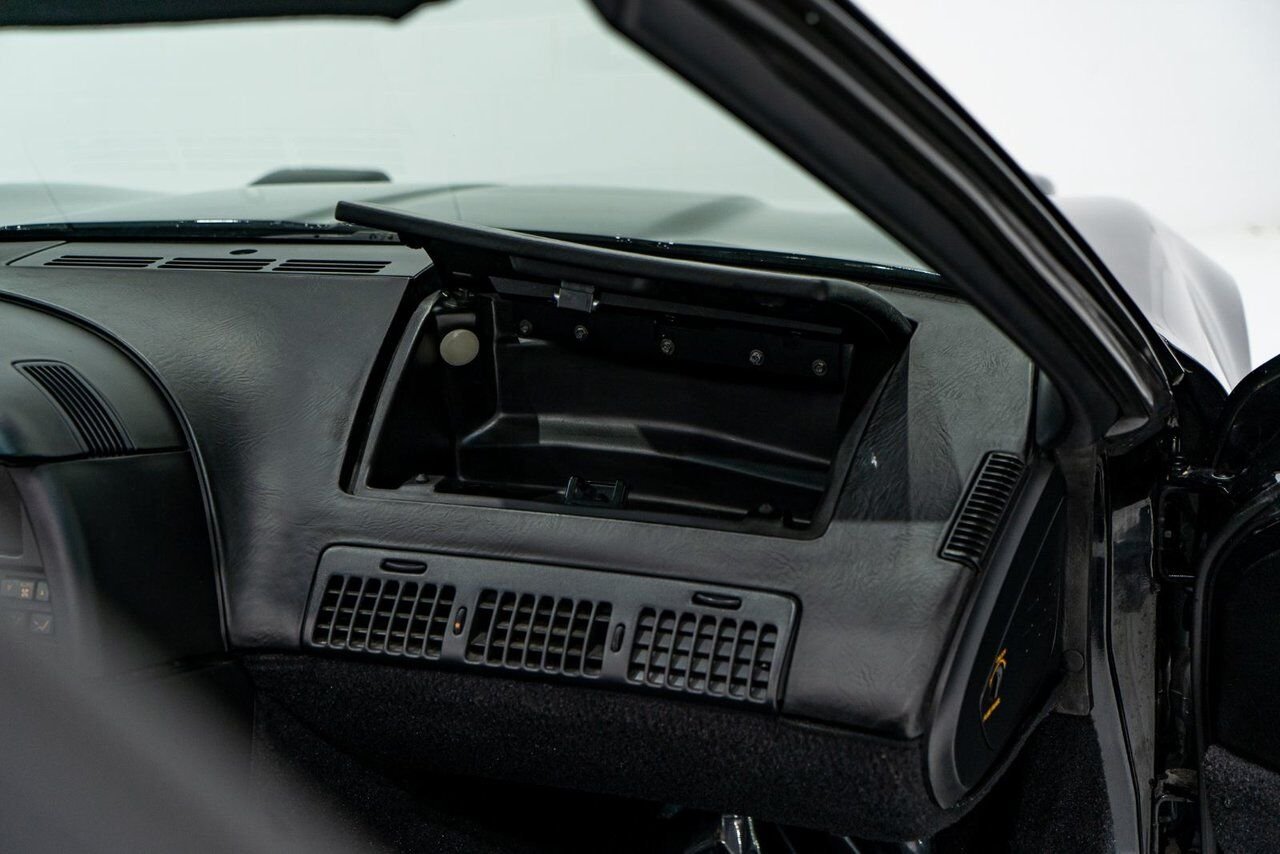 1990 Chevrolet Corvette ZR1 | PRIX EN USD Black Montreal - photo #62