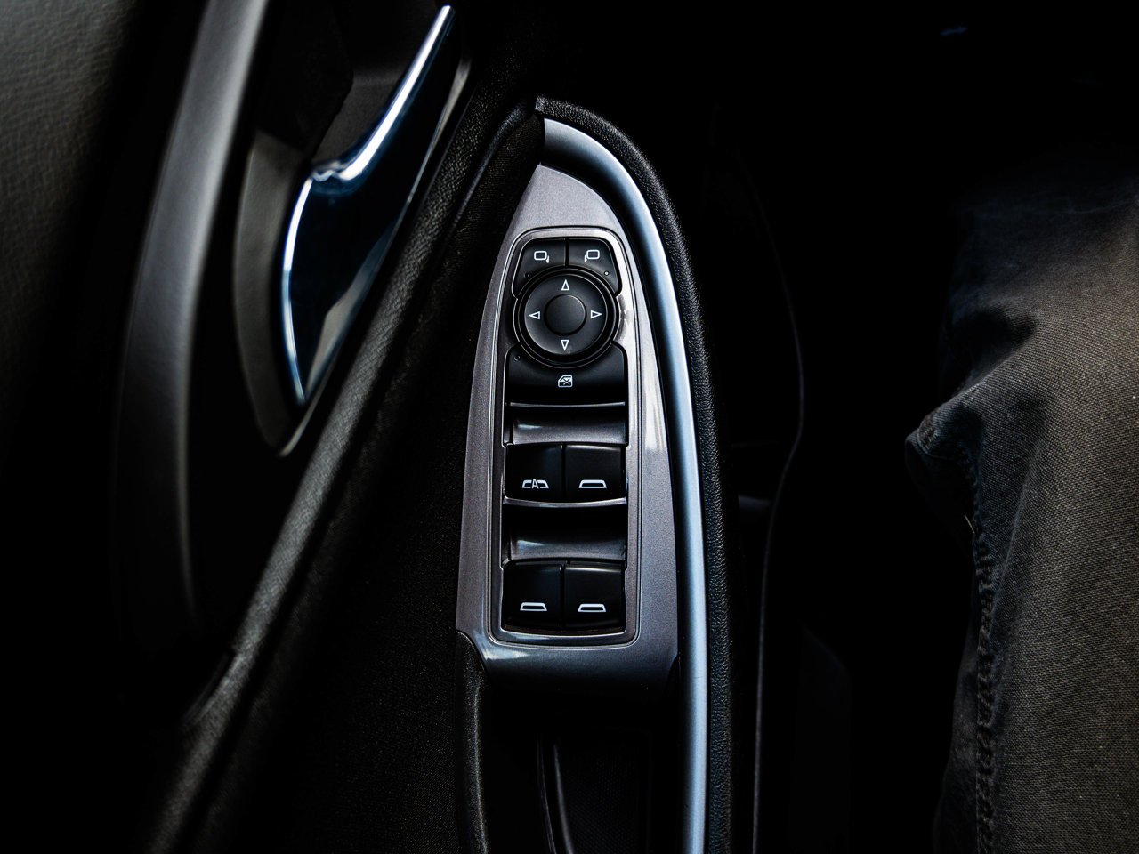 2022 Chevrolet Malibu 4dr Sdn LT Grey Sherwood Park - photo #16