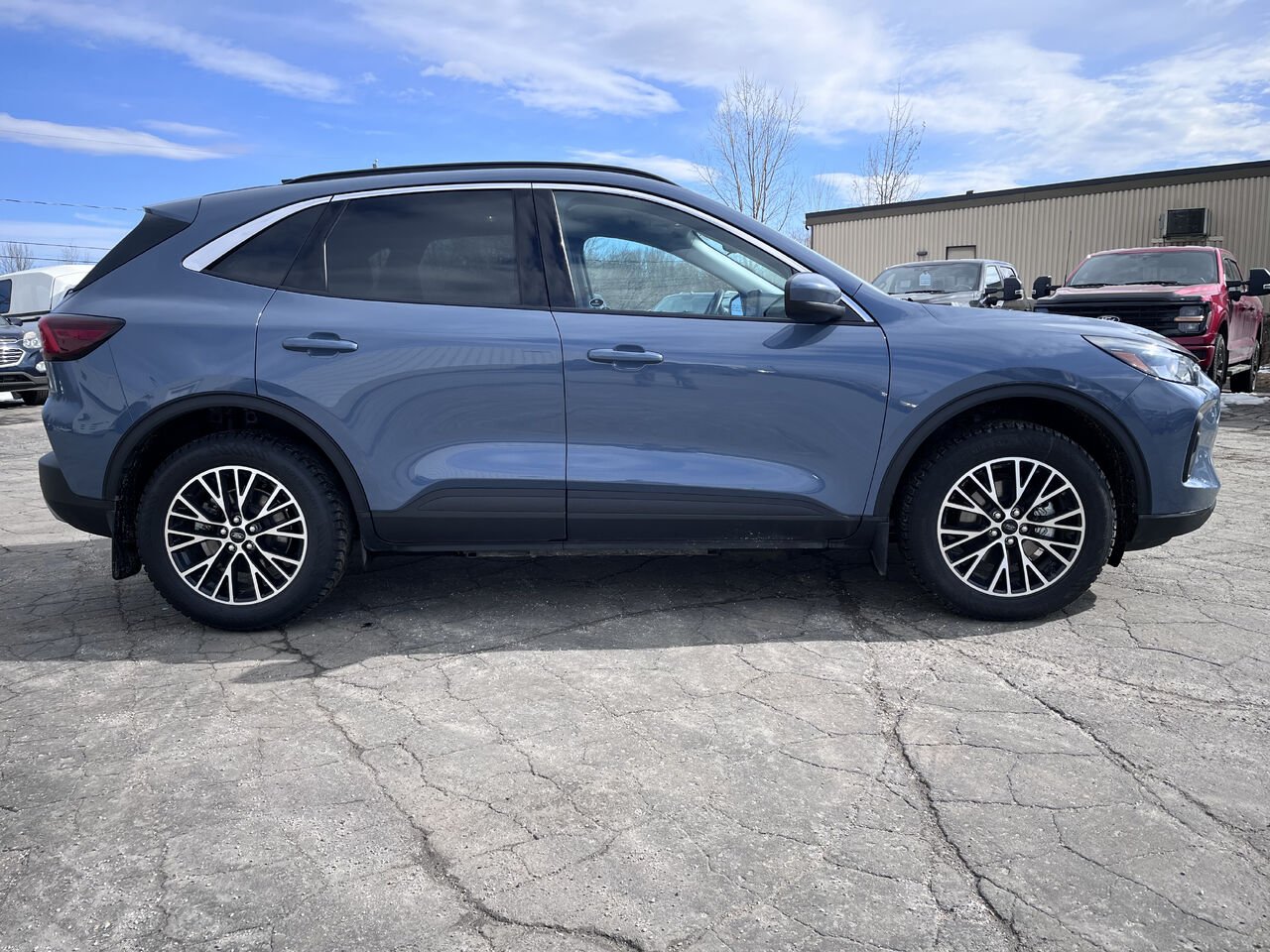 Ford Escape 2024 Bleu Mont-Laurier - photo #3